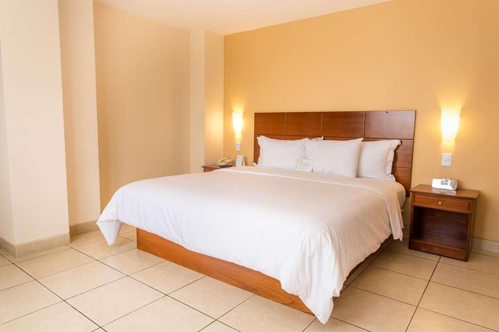 Wyndham Costa Del Sol Pucallpa Szoba fotó A bedroom at the hotel