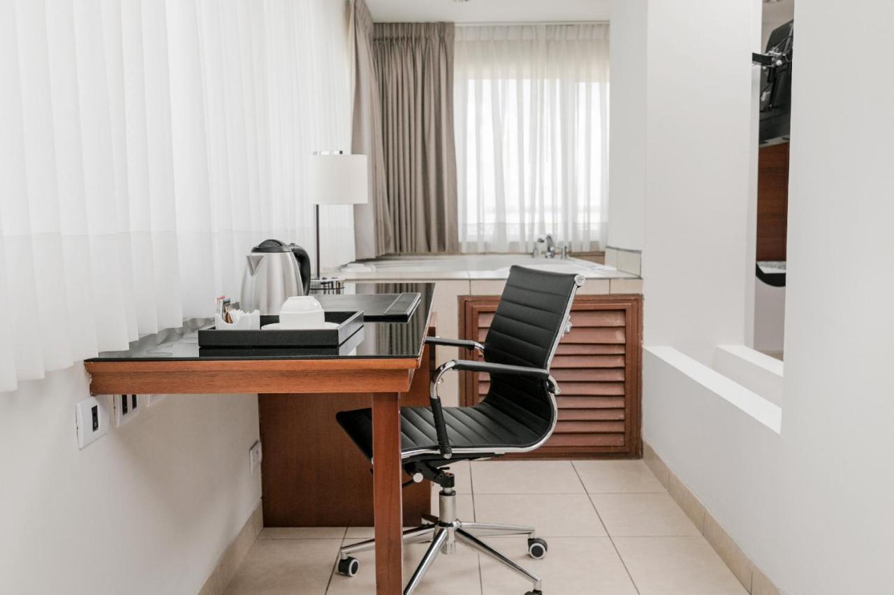Wyndham Costa Del Sol Pucallpa Kültér fotó A typical medical office