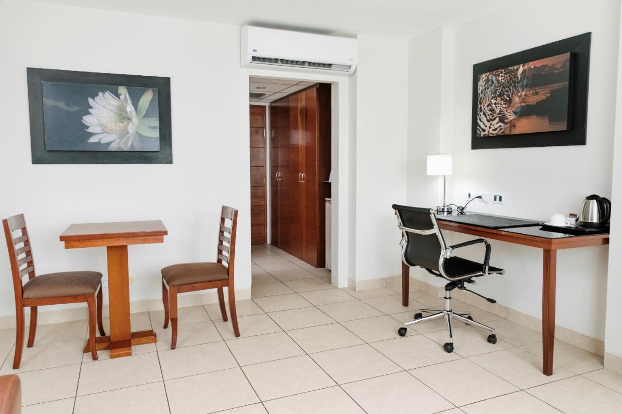 Wyndham Costa Del Sol Pucallpa Kültér fotó A room at the hotel