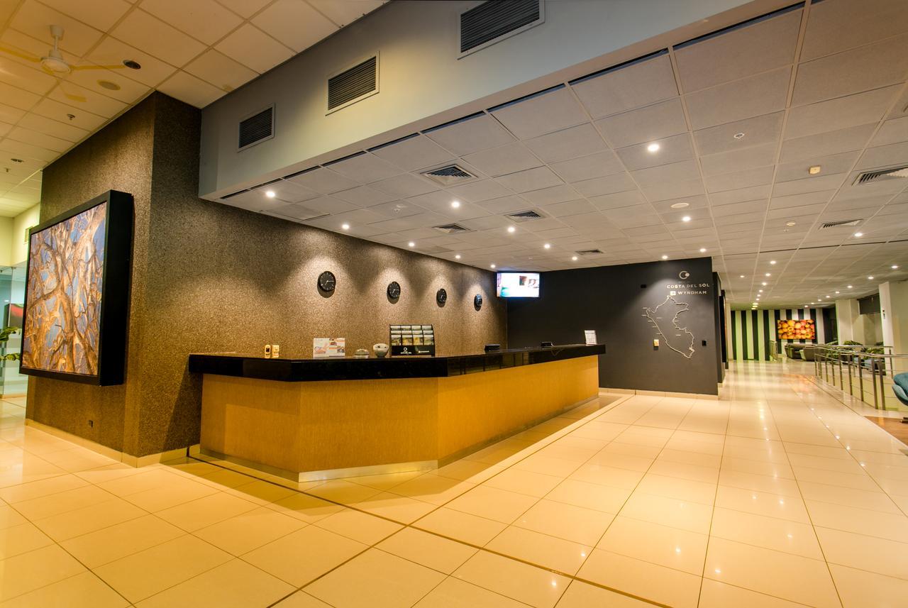 Wyndham Costa Del Sol Pucallpa Kültér fotó The Qantas First Lounge at Perth International Airport