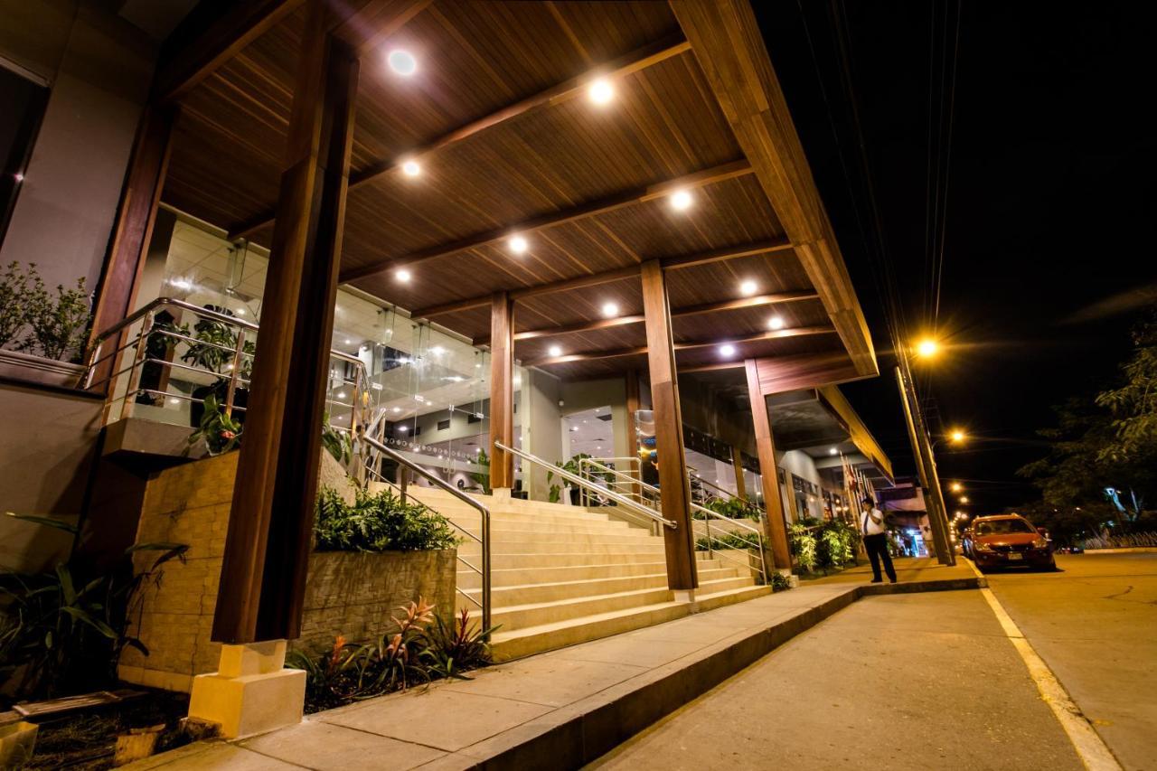 Wyndham Costa Del Sol Pucallpa Kültér fotó The main entrance of the hotel