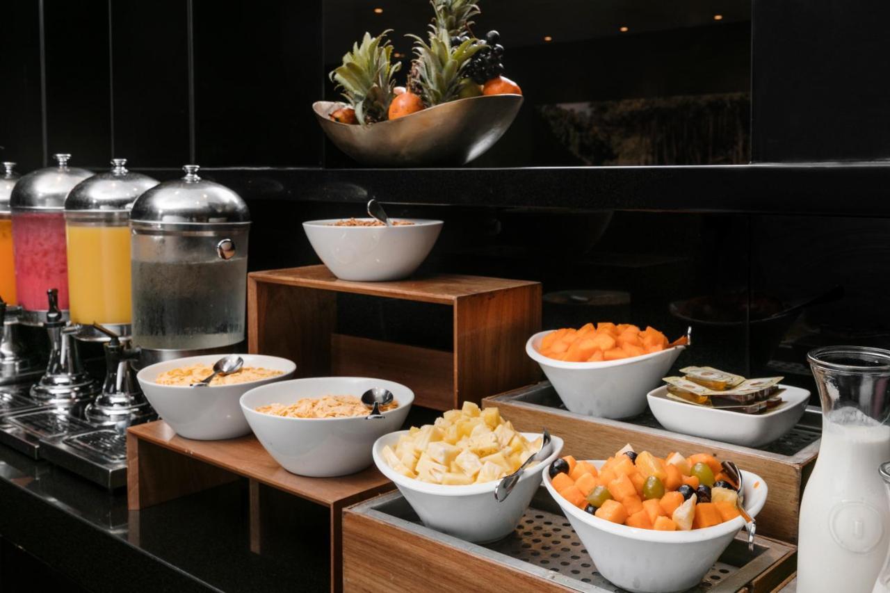 Wyndham Costa Del Sol Pucallpa Kültér fotó A breakfast buffet