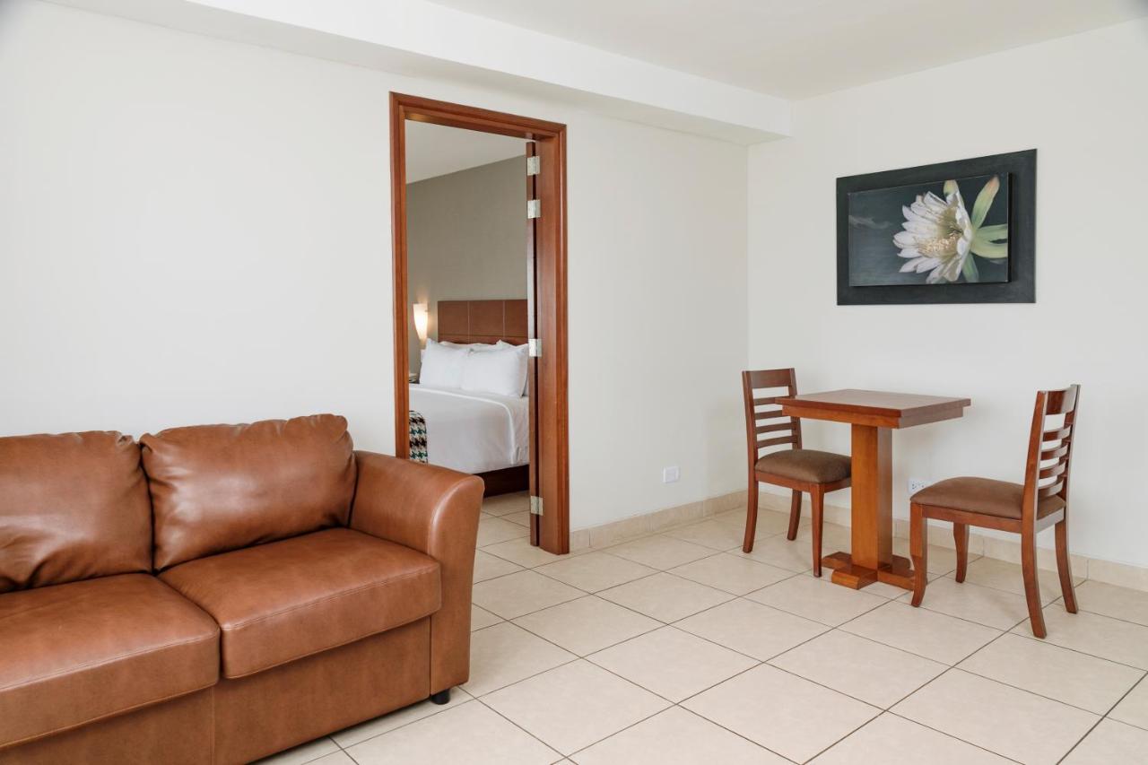 Wyndham Costa Del Sol Pucallpa Kültér fotó Suite