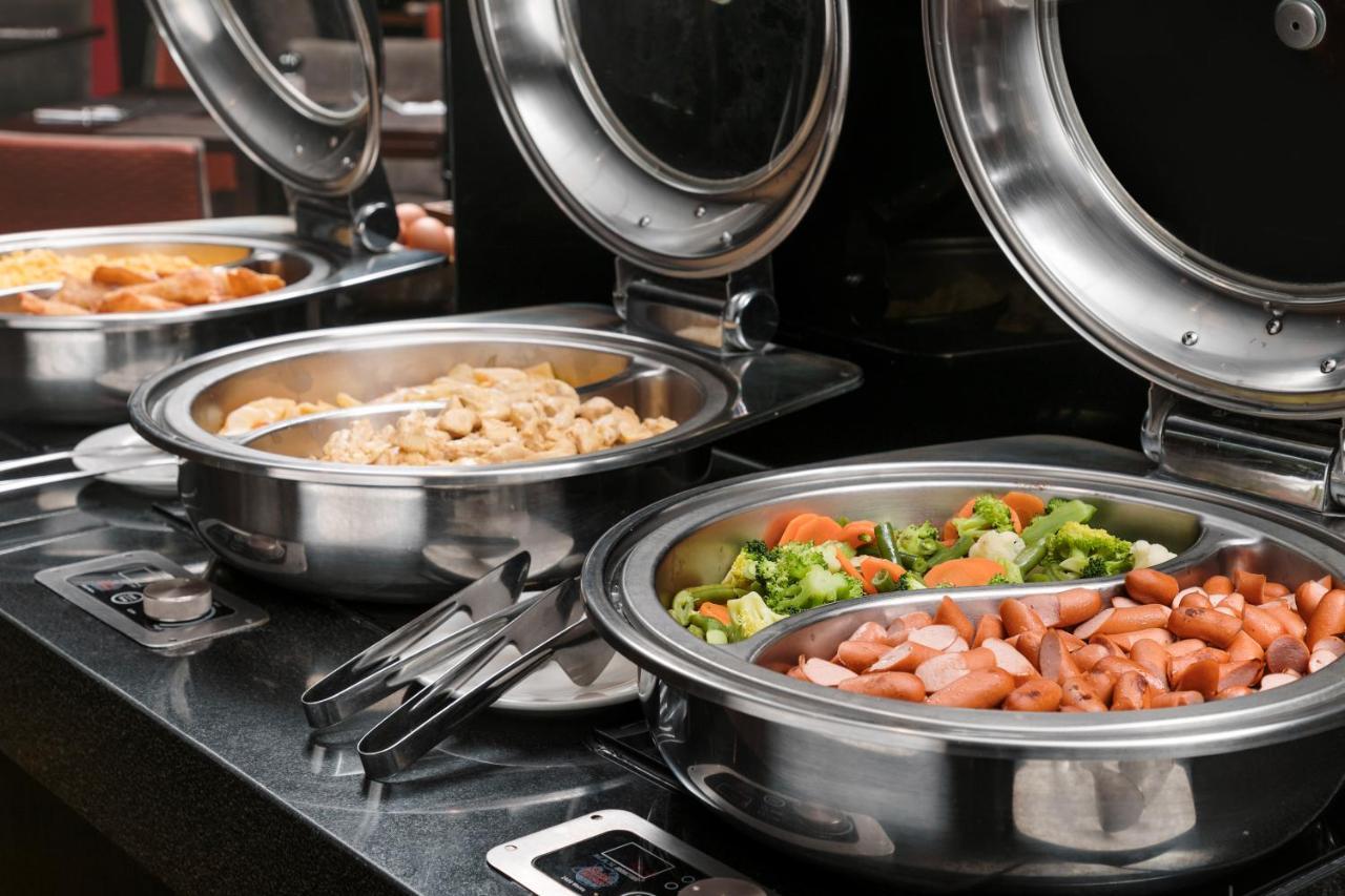 Wyndham Costa Del Sol Pucallpa Kültér fotó A chafing dish