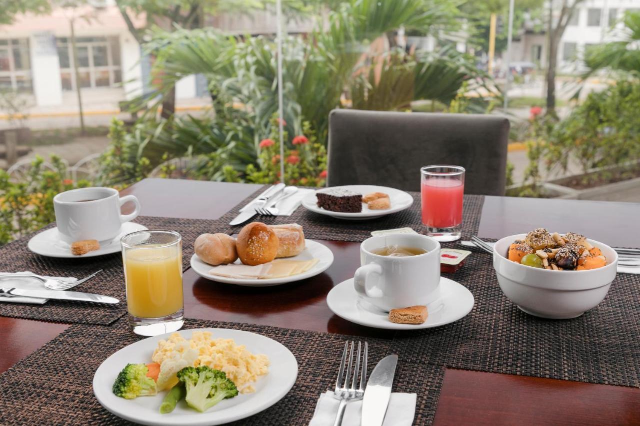 Wyndham Costa Del Sol Pucallpa Kültér fotó A typical breakfast